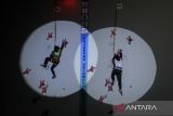 Atlet panjat tebing Jawa Timur Berliana Putri Wijaya (kiri) beradu cepat dengan atlet panjat tebing DKI Jakarta Titan Cahaya Semesta (kanan) saat babak final speed kategori junior putri Kejuaraan Nasional (Kejurnas) Panjat Tebing Kelompok Umur XIX/2025 di Tangerang City Sport Climbing Center, Kota Tangerang, Banten, Minggu (22/6/2025). Berliana Putri Wijaya berhasil menempati peringkat pertama dengan mencatatkan waktu 7,87 detik diikuti Titan Cahaya Semesta di peringkat kedua dan Nafatika Astuti di peringkat ketiga. ANTARA FOTO/Putra M. Akbar/gp