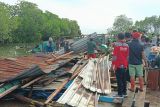 Pemprov Sulsel salurkan bantuan korban puting beliung di Pinrang