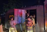 Polda Kepri kerahkan water cannon padamkan kebakaran kawasan KPLI B3 di Batam