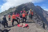 Pendakian dari Pelawangan menuju puncak Rinjani Lombok ditutup sementara
