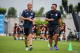 Pelatih Djenna de Jong masih punya peluang menjadi WNI