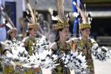 Penari membawakan tarian Enggang Terbang saat berlangsungnya Festival Adat Budaya Dayak Kenyah 2025 di Lamin Adat Pemung Tawai di Desa Budaya Pampang, Tanah Merah, Samarinda, Kalimantan Timur, Sabtu (21/6/2025). Pada Desa Budaya Pampang itu dihuni oleh 50 persen Dayak Kenyah Lepoq Bakung sisanya beragam Suku Dayak Kenyah antara lain Kenyah Lepoq Kulit, Dayak Kenyah Lepoq Tukung, Dayak Bem, hingga Dayak Kenyah Lepoq Jalan yang memiliki mata pencaharian sebagai petani, berkebun hingga seniman dalam melestarikan budaya adat Dayak Kenyah. Antara Kaltim/M Risyal Hidayat