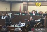 Hasto Kristiyanto bantah miliki kedekatan dengan Harun Masiku