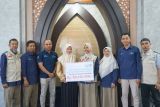 YBM PLN UP3 Solok hadirkan harapan lewat bantuan pendidikan dan ekonomi