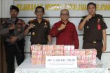 Kejari Selayar terima pengembalian uang kerugian negara sebesarRp2,2 miliar
