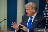 Trump akan kirim surat ke 200 negara soal tarif baru