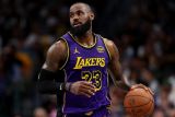 LeBron James aktifkan opsi 52,6 juta dolar guna kembali main di Lakers