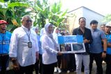Bupati Gowa serahkan bantuan bedah rumah kepada keluarga miskin ekstrem