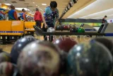 Peboling Kalimantan Timur Altaf Yoga bersiap melempar bola saat bertanding dalam nomor U-15 Kejuaraan Nasional Boling 2025 di Jaya Ancol Bowling Center, Jakarta, Kamis (3/7/2025). Sebanyak 72 atlet dari sembilan provinsi mengikuti Kejuaraan Nasional Boling 2025 yang mempertandingkan enam kategori U-25 Putra, U-25 Putri, U-21 Putra, U-21 Putri, U-15 Putra, dan U-15 Putri dan berlangsung hingga 5 Juli 2025. Antara Kaltim/Fauzan/tom/mrh