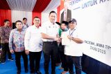 Menko AHY dan Wamen Ossy serahkan langsung sertifikat masyarakat Kabupaten Pacitan
