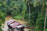 Banjir di Jeneponto nyaris hanyutkan rumah panggung