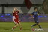 Pesepak bola Timnas Putri Indonesia Isa Guusje Warps (kiri) meluapkan kekecewaannya usai gagal memasukkan bola ke gawang Timnas Putri Taiwan saat pertandingan kualifikasi Piala Asia Wanita 2026 Grup D di Stadion Indomilk Arena, Kabupaten Tangerang, Banten,Â Sabtu (5/7/2025). Timnas Putri Indonesia kalah atas Timnas Putri Taiwan dengan skor akhir 1-2. ANTARA FOTO/Putra M. Akbar/gp