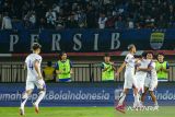 Pesepak bola Port FC melakukan seleberasi usai mencetak gol ke gawang Persib Bandung saat pertandingan Piala Presiden Grup B di Stadion Si Jalak Harupat, Bandung, Jawa Barat, Minggu (6/7/2025). Port FC berhasil mengalahkan Persib Bandung dengan skor 2-0. ANTARA FOTO/Raisan Al Farisi/agr
