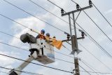 Yuk kenali yang mana kabel dan tiang di tepi jalan milik PLN