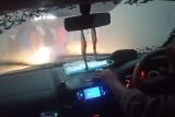 Sejumlah polisi sempat terjebak di tengah abu vulkanik dan hujan kerikil
