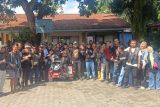 Paguyuban Vespa Lombok Timur salurkan bantuan untuk korban banjir Mataram