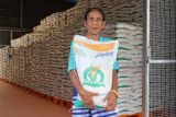 Perum Bulog siap menyalurkan bantuan pangan beras kepada 18,27 juta penerima