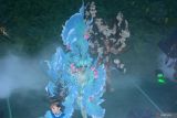 Sejumlah model menampilkan kostum Jember Fashion Carnaval di lahan tembakau dalam Festival Jember Kota Cerutu Indonesia (JKCI) ke-7 di Jember, Jawa Timur, Sabtu (12/7/2025). Festival JKCI digelar dengan mengangkat tema Savoring Tradition, Embracing the Future, untuk menguatkan industri cerutu sebagai identitas Kabupaten Jember. Antara Jatim/Seno/um