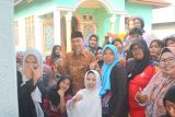 Wawako Maigus Nasir serahkan 300 paket bingkisan pendidikan untuk siswa kurang mampu di Kota Padang