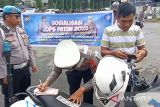 Polisi Gowa tilang mobil bak terbuka bawa penumpang