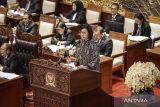 Menkeu Sri Mulyani minta DPR RI tak menilai SBN sebagai beban utang