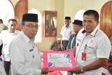 Wawako Maigus Nasir serahkan dana operasional RT/RW di Nanggalo