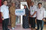 BPJS Ketenagakerjaan serahkan santunan kematian pada ahli waris Guru TPQ di Muaro Paiti