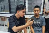 Gibran sambangi SR dan fasilitasi telepon orang tua siswa