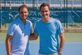 Federer beri kejutan, kunjungi Nadal di Spanyol