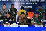 KKP tangkap penyelundup telur penyu di Kalbar. Dirjen Pengawasan Sumber Daya Kelautan dan Perikanan Pung Nugroho Saksono (tengah) didampingi Danpomdam XII/Tanjungpura Kolonel CPM Dermawan AgusÂ Irianto (kanan) dan Direktur Pengawasan Sumber Daya Perikanan (PSDP) Halid K Jusuf (kiri) memberikan keterangan pers di Stasiun PSDKP Pontianak di Sungai Rengas, Kabupaten Kubu Raya, Kalimantan Barat, Jumat (18/7/2025). Kementerian Kelautan dan Perikanan (KKP) menangkap dua pelaku penyelundupan 5.400 butir telur penyu di Pelabuhan Sintete, Kabupaten Sambas, Kalimantan Barat pada pekan lalu, yakni seorang personel aktif TNI AD berinisial SD dan seorang warga sipil berinisial MU, yang terindikasi terhubung dengan jaringan perdagangan ilegal internasional di Malaysia. ANTARA FOTO/Jessica Wuysang/bar