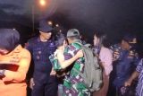 Kodim 1310/Bitung bantu evakuasi korban kebakaran KM Barcelona 5