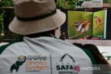 Fotografer senior dan juri lomba foto Arbain Rambey memaparkan materi workshop saat roadshow International Animal Photo and Video Competition (IAPVC) 2025 di TSI, Cisarua, Kabupaten Bogor, Jawa Barat, Sabtu (19/7/2025). Roadshow IAPVC 2025 tersebut merupakan rangkaian kegiatan kompetisi fotografi dan videografi satwa terbesar di Indonesia yang telah berlangsung selama lebih dari 34 tahun dengan mengambil tema The Picture of Secret Nature yang mengajak masyarakat untuk menyelami keindahan tersembunyi dunia satwa dan alam serta mengabadikannya dalam karya visual. ANTARA Megapolitan/Arif Firmansyah.
