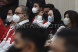 Sejumlah terdakwa kasus judi online bersiap mengikuti sidang pembacaan tuntutan di Pengadilan Negeri Jakarta Selatan, Jakarta, Rabu (23/7/2025).JPU membacakan tuntutan untuk 25 terdakwa, di antaranya kepada terdakwa kasus judi online dari klaster TPPU Rajo Emirsyah dengan pidana penjara selama 15 tahun dan denda Rp1 miliar subsider tiga bulan kurungan, terdakwa dari klaster koordinator Zulkarnaen Apriliantony dengan pidana penjara 9 tahun dan denda Rp1 miliar subsider tiga bulan kurungan, dan terdakwa dari klaster eks pegawai Kementerian Kominfo Denden Imadudin Soleh dengan pidana penjara 9 tahun dan denda Rp1 miliar subsider tiga bulan kurungan. ANTARA FOTO/Indrianto Eko Suwarso/rwa.