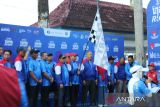 Kepala Perwakilan BI Babel Rommy S. Tamawiwy, dan Asisten II Gubernur Babel Ahmad Yani didampingi para pimpinan instansi vertikal yang ada di Bumi Serumpun Sebalai membuka Explore Babel QRIS Run 5K di Alun-alun Taman Merdeka, Pangkalpinang, Minggu (27/7/2025) pagi. Acara yang diinisiasi oleh Bank Indonesia Perwakilan Provinsi Kepulauan Bangka Belitung itu diikuti ribuan peserta. (ANTARA/Bima Agustian)
