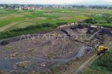 Pengerukan bendungan terdampak banjir lahar dingin Marapi