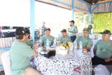 Forum Koordinasi Pimpinan Daerah Babel (Forkopimda) menghadiri kegiatan penanaman 10.000 bibit mangrove di Pantai Penyak Kabupaten Bangka Tengah pada Jumat (1/8/2025). Penanaman 10.000 mangrove tersebut adalah bagian dari transformasi PLN menuju energi yang lebih hijau. Acara yang bertema 