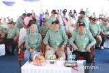PT PLN (Persero) Unit Induk Wilayah Bangka Belitung melakukan penanaman 10.000 bibit mangrove di Pantai Penyak Kabupaten Bangka Tengah pada Jumat (1/8/2025). Penanaman 10.000 mangrove tersebut adalah bagian dari transformasi PLN menuju energi yang lebih hijau. Acara yang bertema 