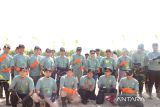 PT PLN (Persero) Unit Induk Wilayah Bangka Belitung melakukan penanaman 10.000 bibit mangrove di Pantai Penyak Kabupaten Bangka Tengah pada Jumat (1/8/2025). Penanaman 10.000 mangrove tersebut adalah bagian dari transformasi PLN menuju energi yang lebih hijau. Acara yang bertema 