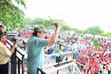 Ribuan warga lintas agama gelar bersih-bersih Pantai Padang