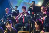 Kelompok musik Galaxy Big Band tampil menghibur penonton Ubud Village Jazz Festival 2025 di kawasan Ubud, Gianyar Bali, Sabtu (2/8/2025). Festival tersebut menampilkan sejumlah musisi jazz dari berbagai negara di antaranya Balawan, East West European Jazz Orchestra, Makoto Kuriya Trio, New Centropezn Jazz Quartet dan Galaxy Big Band. ANTARA FOTO/Fikri Yusuf/wsj.