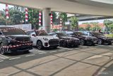 Penampakkan Alphard hingga Mini Cooper milik Riza Chalid yang disita Kejagung