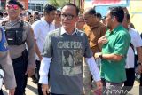 Dy minister sports 'One Piece' tee in support of striking workers