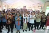 Menteri P2MI mendorong sekolah di Labuan Bajo buka Program Kelas Migran