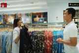 Pemilik Batik Benang Raja gratiskan belanjaan konsumen dengan tanda tangannya