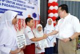 Irman Gusman serahkan bantuan PIP bagi 156 siswa di Padang Panjang