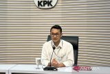 KPK menggeledah tiga kantor asosiasi penyelenggara dan satu rumah pihak agensi haji