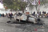 Unjuk rasa di Pati, warga bakar mobil