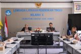 LLDIKTI Wilayah X serahkan sembilan SK kepada PTS di Sumatera Barat dan Jambi