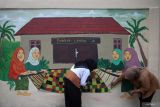 Lomba Mural HUT RI di Aceh. Seniman menyelesaikan pembuatan mural bertema, 