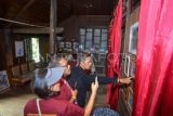 Kunjungan wisatawan ke rumah gadang pejuang Chatib Sulaiman